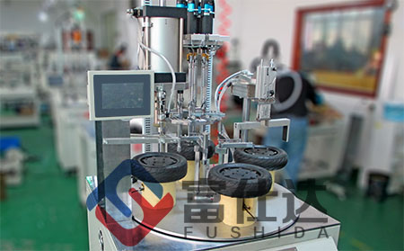 車(chē)輪自動(dòng)鎖螺絲機(jī)